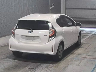 TOYOTA AQUA 2021