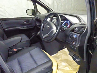 TOYOTA VOXY 2017