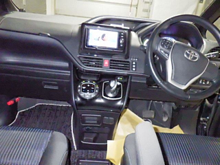 TOYOTA VOXY 2017