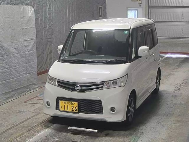 NISSAN ROOX 2013