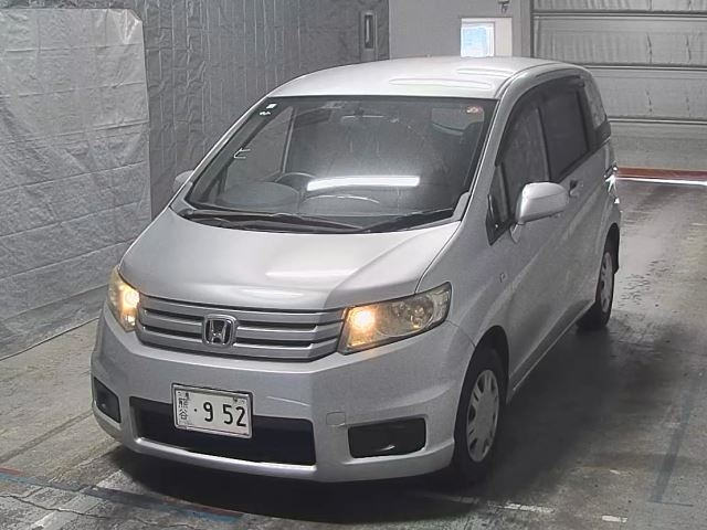 HONDA FREED 2010