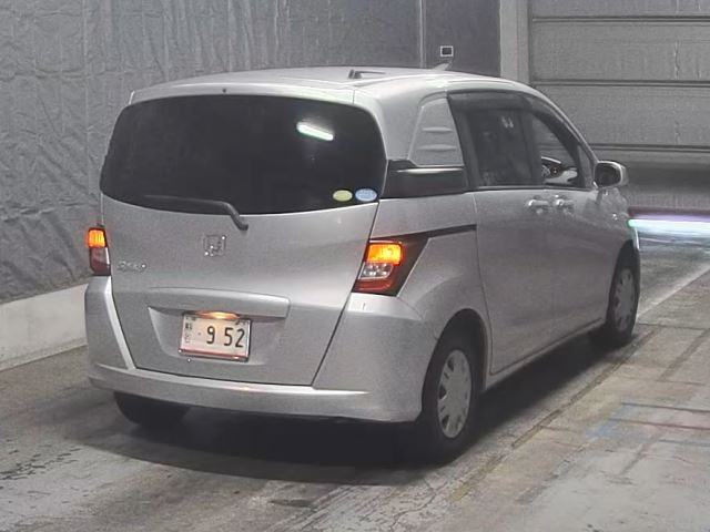 HONDA FREED 2010