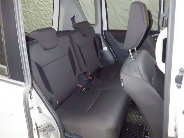 MITSUBISHI DELICA D2 2012