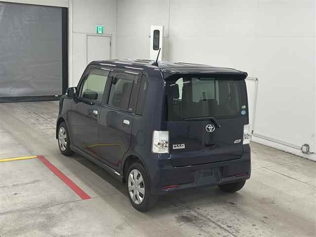 TOYOTA PIXIS SPACE 2013