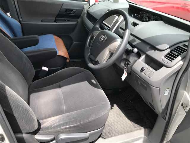 TOYOTA NOAH 2008