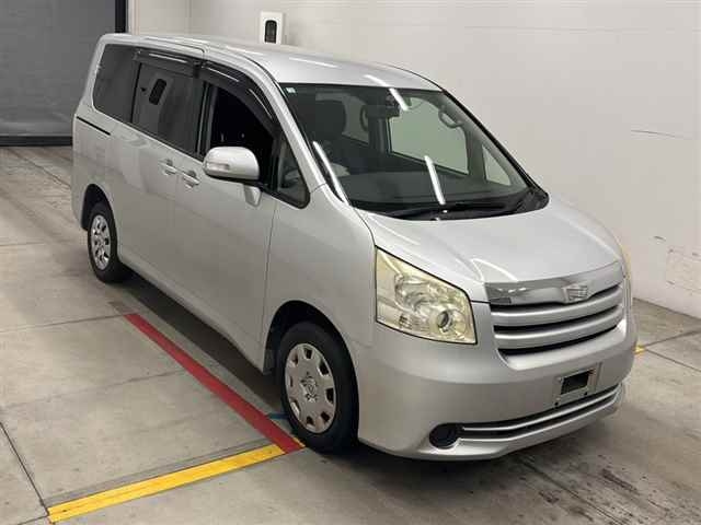 TOYOTA NOAH 2008