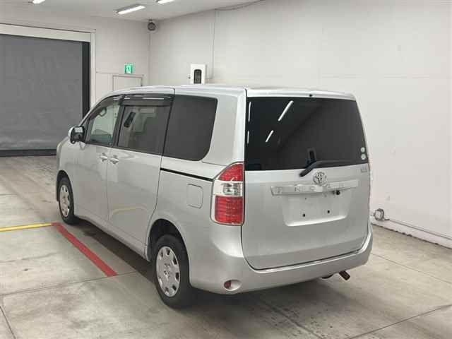 TOYOTA NOAH 2008