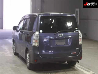 TOYOTA VOXY 2010
