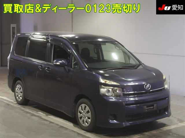 TOYOTA VOXY 2010
