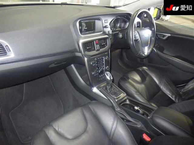 VOLVO V40 2013
