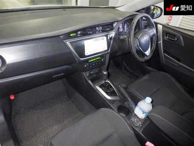 TOYOTA AURIS 2012