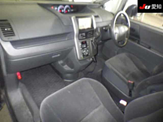 TOYOTA NOAH 2009