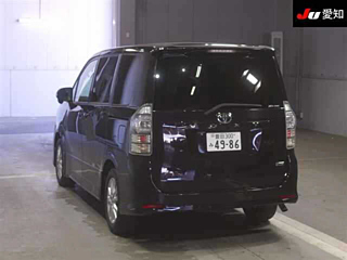 TOYOTA VOXY 2011