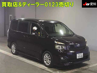 TOYOTA VOXY 2011