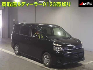 TOYOTA VOXY 2010
