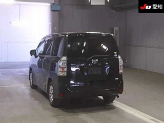 TOYOTA VOXY 2010