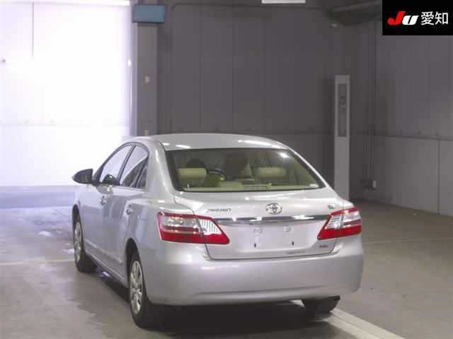 TOYOTA PREMIO 2013
