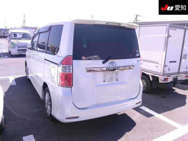 TOYOTA NOAH 2009