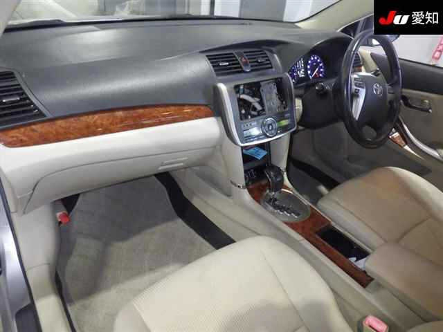 TOYOTA PREMIO 2013