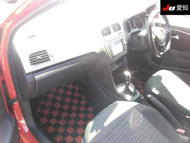 VOLKSWAGEN POLO 2016