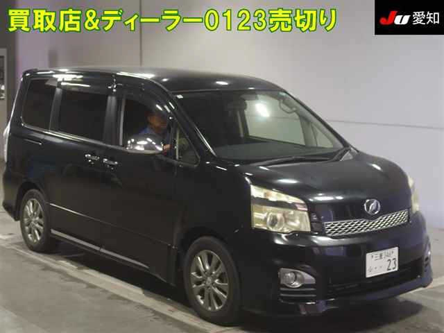 TOYOTA VOXY 2013