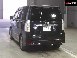 TOYOTA VOXY 2013
