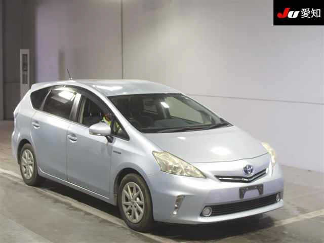 TOYOTA PRIUS ALPHA 2013