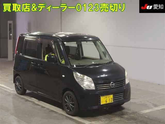 NISSAN ROOX 2013