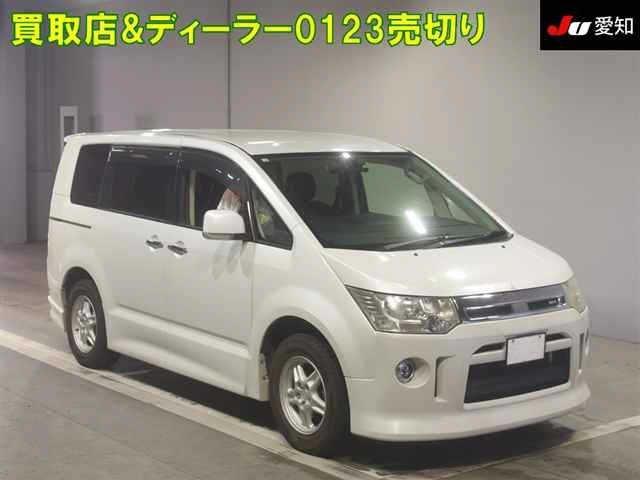 MITSUBISHI DELICA D5 2010