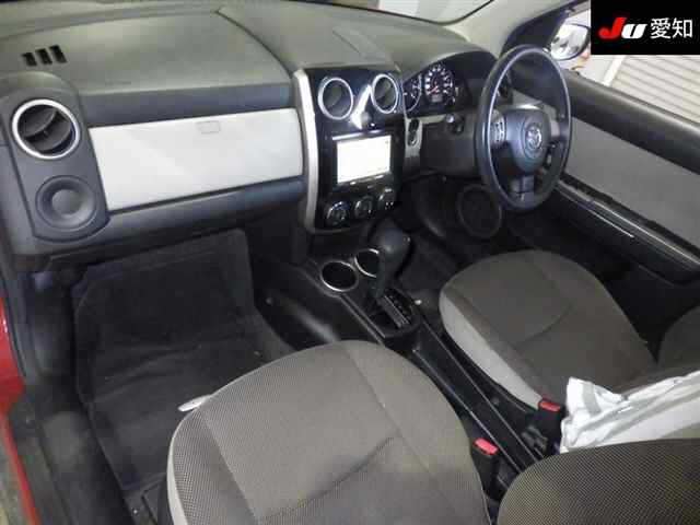 MAZDA VERISA 2010