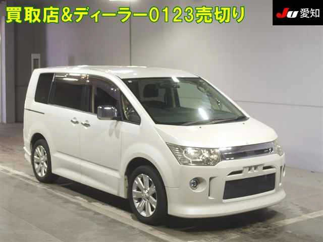 MITSUBISHI DELICA D5 2010