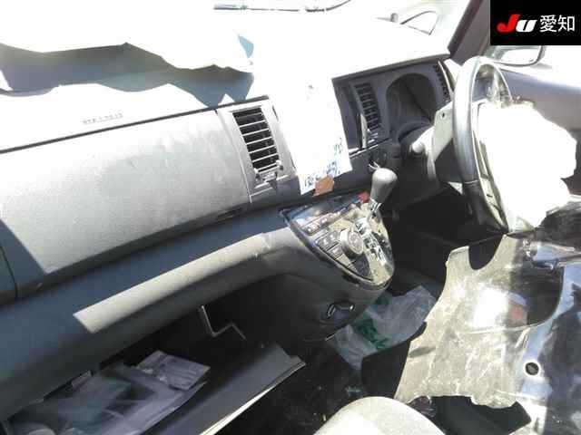 TOYOTA ISIS 2013