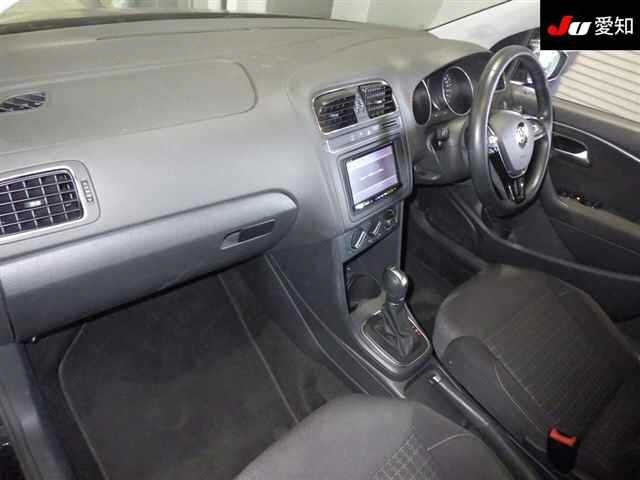 VOLKSWAGEN POLO 2015
