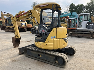 KOMATSU PC30UU-5 2013