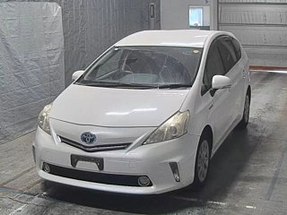 TOYOTA PRIUS ALPHA 2013
