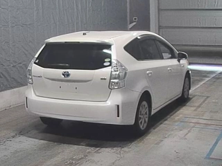 TOYOTA PRIUS ALPHA 2013