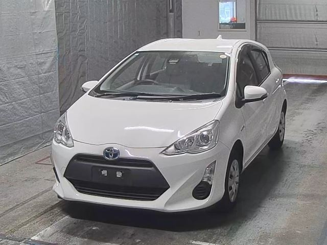 TOYOTA AQUA 2016