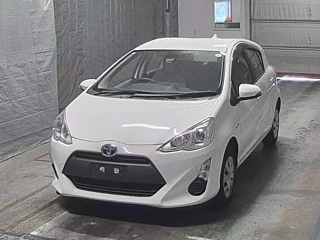 TOYOTA AQUA 2016