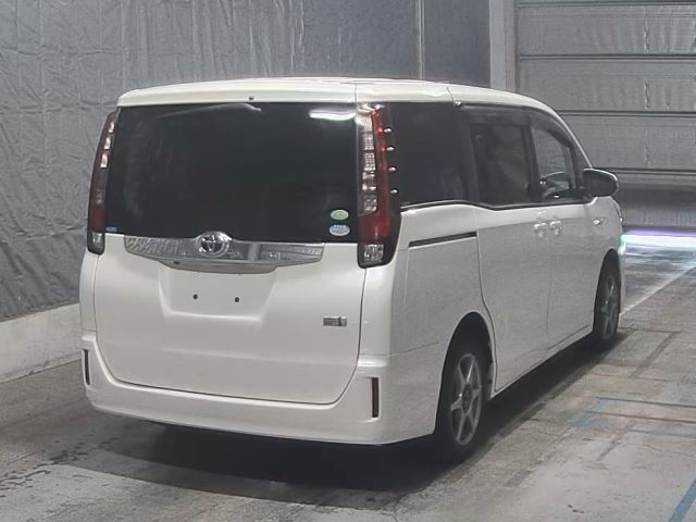 TOYOTA NOAH 2016