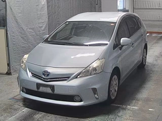 TOYOTA PRIUS ALPHA 2013