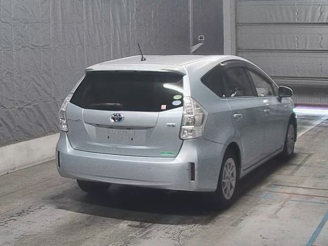 TOYOTA PRIUS ALPHA 2013