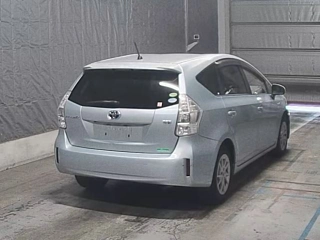 TOYOTA PRIUS ALPHA 2013