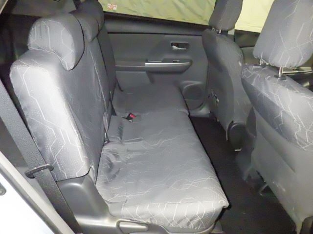 TOYOTA PRIUS ALPHA 2013