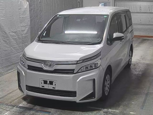 TOYOTA VOXY 2018