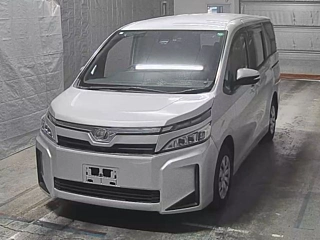 TOYOTA VOXY 2018