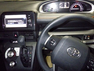 TOYOTA SIENTA 2018