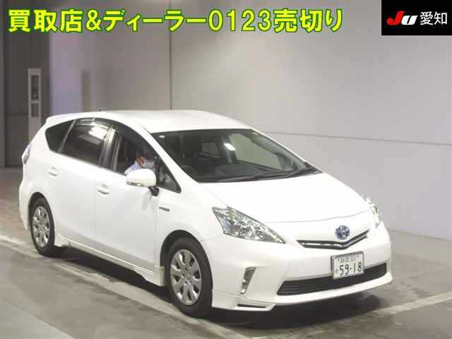 TOYOTA PRIUS ALPHA 2013
