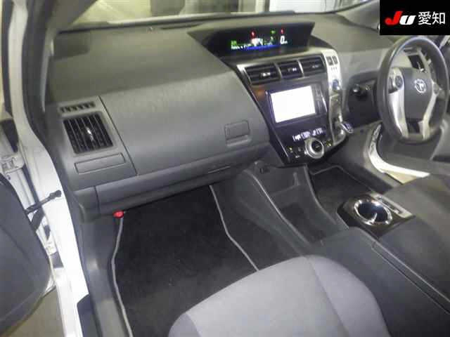 TOYOTA PRIUS ALPHA 2013