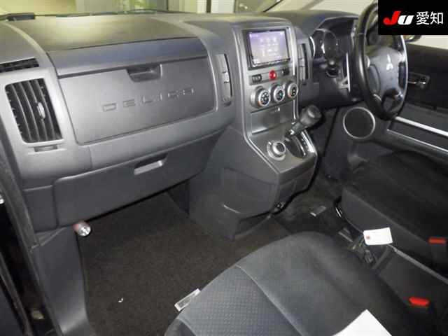 MITSUBISHI DELICA D5 2011