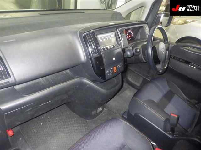 NISSAN SERENA 2010